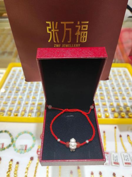 足银生肖属相手链（足银生肖属相手链怎么选）