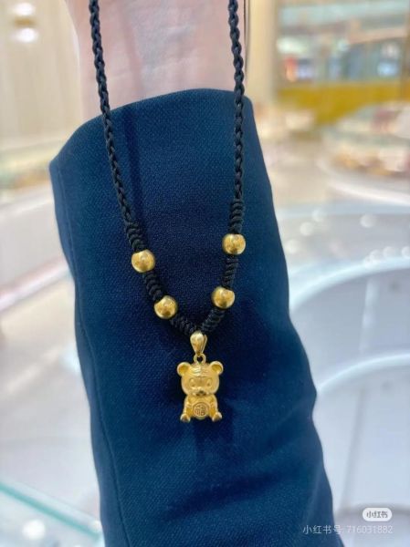 生肖属相吊坠项链（属虎女生肖属相吊坠项链怎么选？看这篇就够）