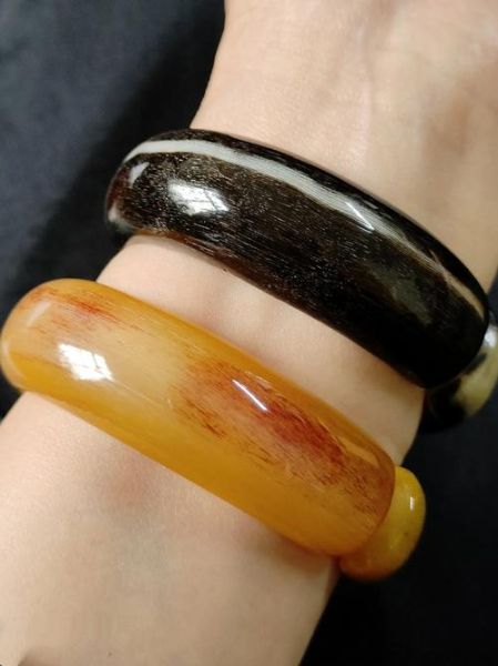 属相手镯生肖羊（生肖羊手镯女款戴哪只手最好看？）