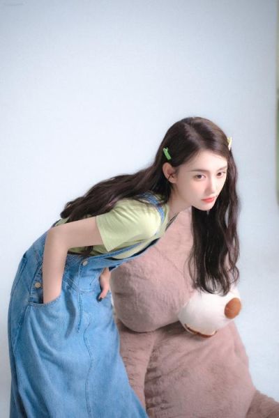 蒋依依生肖属相（蒋依依生肖属相是属什么的）