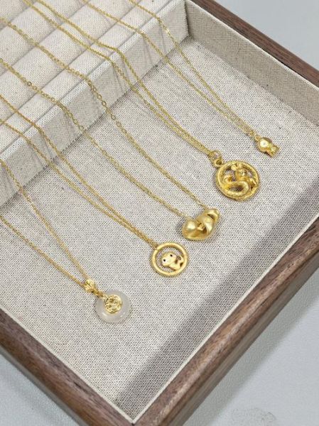 属相十二生肖项链图片（属相十二生肖项链图片怎么选）