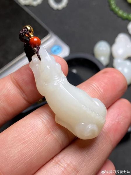 生肖狗属相玉佩（属狗戴什么玉最旺运）