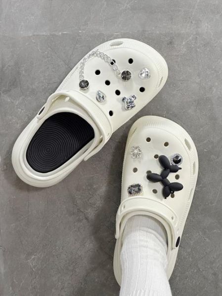 生肖属相洞洞鞋（生肖鼠专属洞洞鞋穿搭指南）