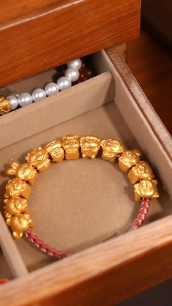 黄金生肖手链属相牌（👑黄金生肖手链属相牌怎么选）