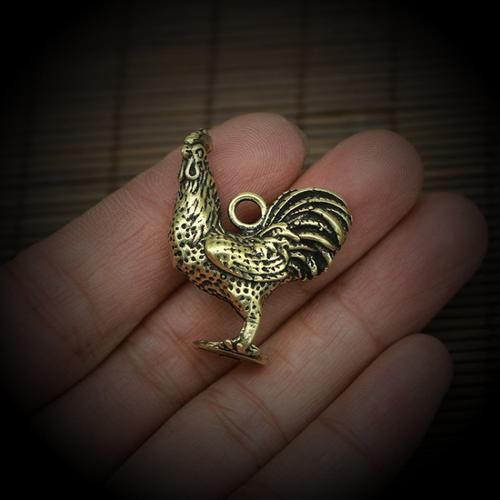 金属相吊坠生肖鸡（金属相生肖鸡吊坠怎么选？小白避坑指南）