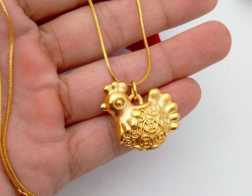 属相鸡生肖牌金（鸡年戴金生肖牌怎么挑😆）