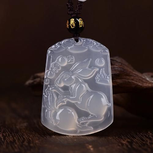 玉髓生肖属相挂坠（玉髓生肖属相挂坠怎么选？新手必看）