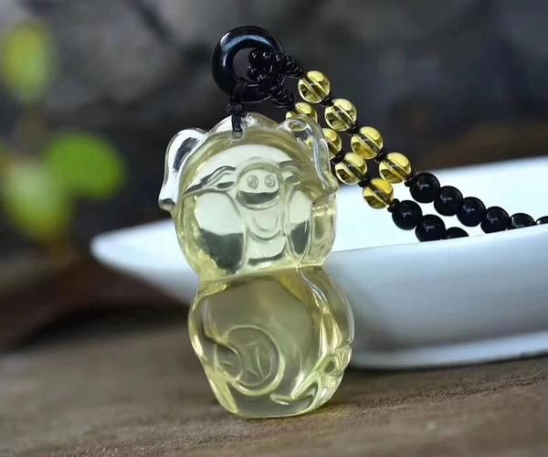 生肖属相水晶挂件（2025年生肖水晶挂件怎么选才旺运？）