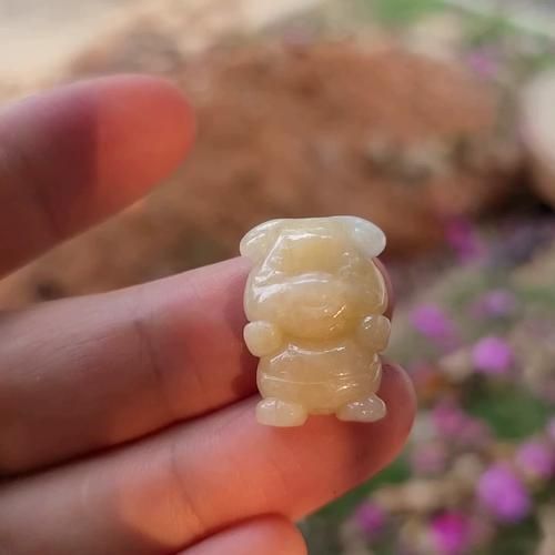 生肖牛属相玉石图片（生肖牛翡翠挂件怎么挑？小白一篇看懂！）