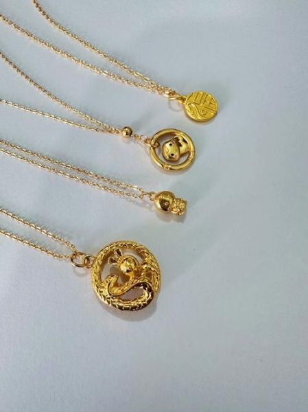 黄金生肖属相蛇（黄金生肖蛇吊坠适合戴吗）