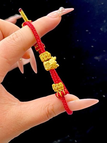 生肖属相手链项链搭配（生肖属相手链这样选不踩雷）