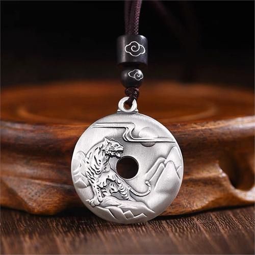 男性生肖属相吊坠（男生生肖吊坠佩戴禁忌有哪些）