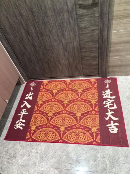 生肖属相入户门垫（生肖属相入户门垫怎么选）