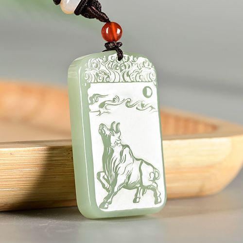 牛属相吊坠 生肖（牛属相吊坠生肖寓意全解析）