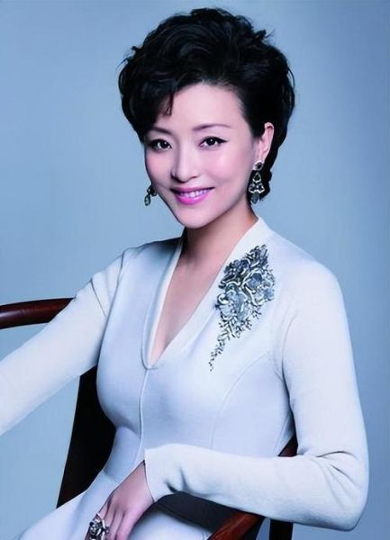 杨澜什么生肖属相（杨澜属什么生肖？完整揭秘）