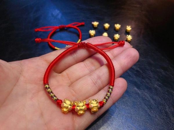 生肖三合属相摆件（生肖三合属相摆件放家里哪里最旺）