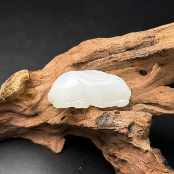 生肖兔带什么属相吊坠（生肖兔戴什么属相吊坠更旺运）