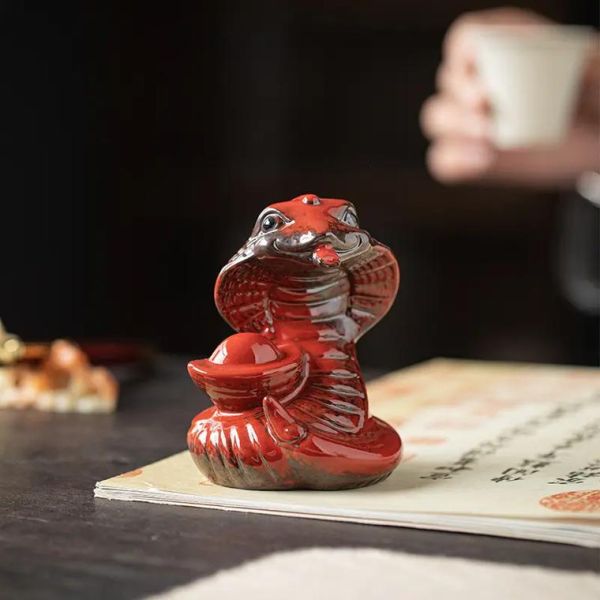 属相蛇适合佩戴什么生肖