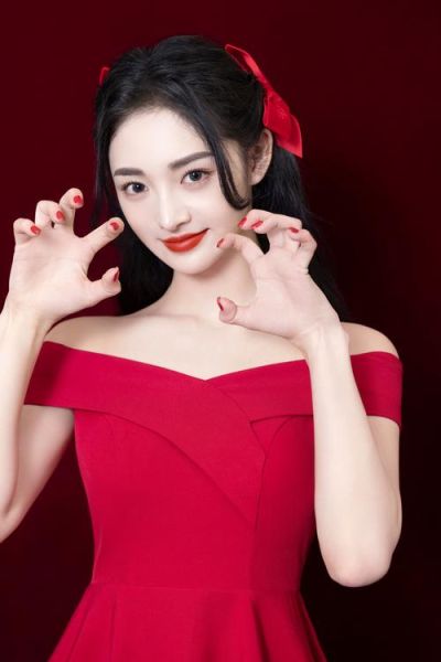 周洁琼属相是什么生肖（周洁琼属什么生肖？属猪！）