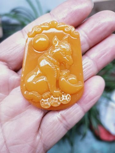 包挂件生肖属相（包挂件生肖属相选什么最好）