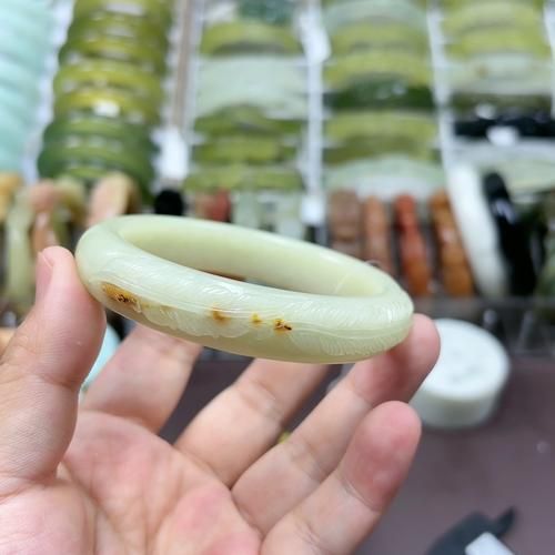 生肖属相手镯图片欣赏（2024最新生肖属相手镯款式图片赏析）