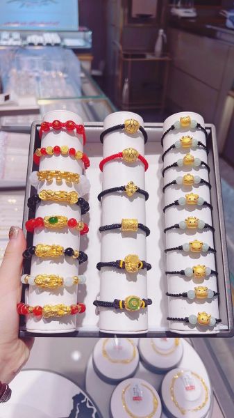 生肖属相金箔吊坠（生肖属相金箔吊坠适合什么人戴？）