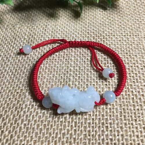 玉手链生肖属相(玉手链生肖属相怎么选?新手避坑指南)