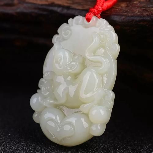 属相玉吊坠 生肖老鼠（属鼠玉吊坠怎么选最旺财运）