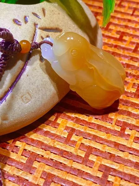 生肖兔属相吊坠寓意（生肖兔吊坠有什么寓意）