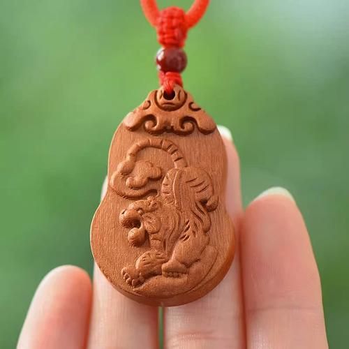 生肖属相桃木挂件(桃木生肖挂件真的能辟邪吗?)